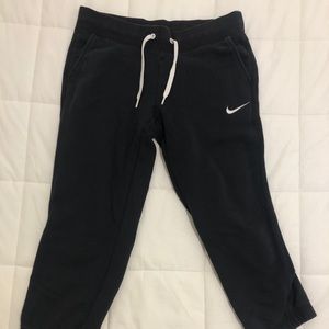 Cropped Nike joggers